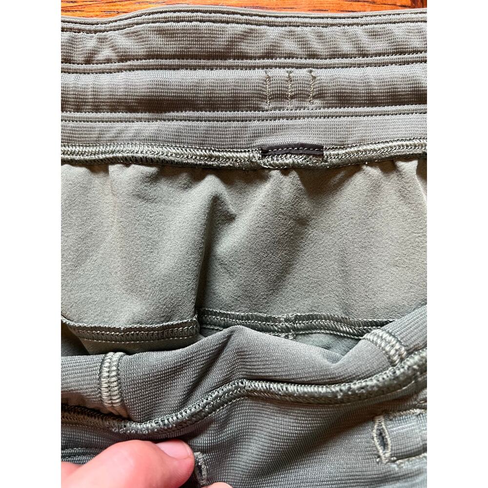 Lululemon On The Fly Woven Short 2.5” Grey Sage Women’s Mid Rise - Picture 5 of 7
